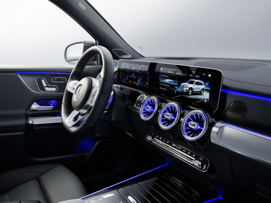 Интерьер Mercedes-Benz GLB250 AMG Line (X247) 2019 года  (WW) (фото 41 из 47)